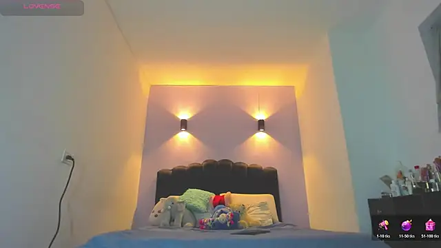 Sofia Clauss  online show from April 2026 04:11:01 AM