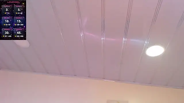 Snapshot of candy_lux_ chatting on May 2026 01:07:01 PM candy lux online show from May 2026 01:07:01 PM