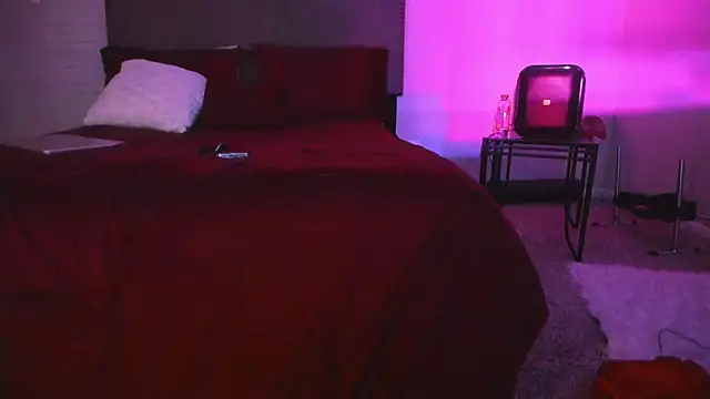 yiauana online show from November 2025 03:06:01 AM