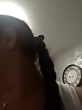 AvaLloyd online show from October 2025 05:55:02 PM