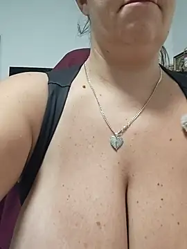 AvaLloyd online show from November 2025 03:07:01 AM