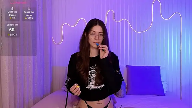 Ester Hill online show from December 2024 07:57:01 PM