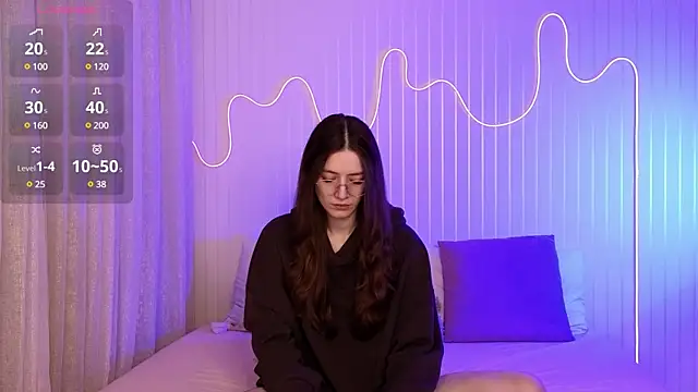 Ester Hill online show from December 2024 10:42:01 PM