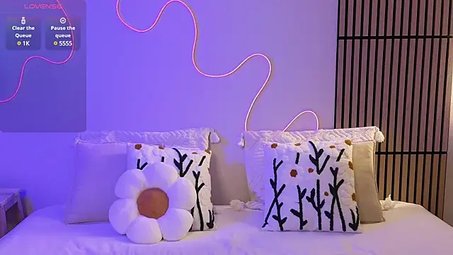 Ester Hill online show from February 2025 08:21:01 PM