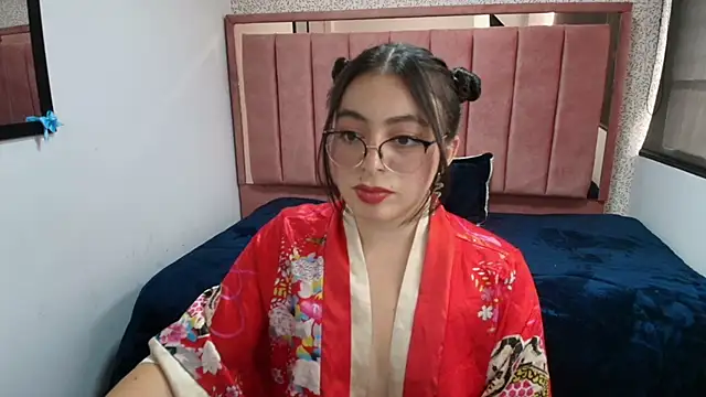 Snapshot of MiaWils_ chatting on May 2026 06:47:01 PM MiaWils online show from May 2026 06:47:01 PM