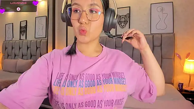 sweet--emily online show from December 2024 06:26:01 PM