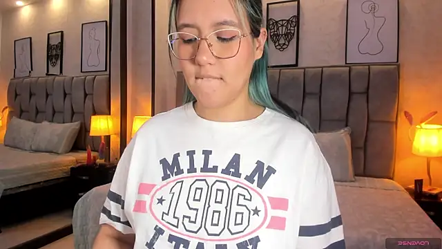 sweet--emily online show from December 2024 06:52:02 AM