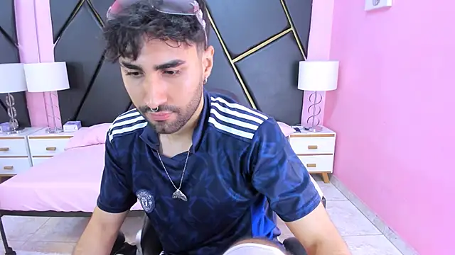 MilanZaire online show from November 2025 11:49:02 PM