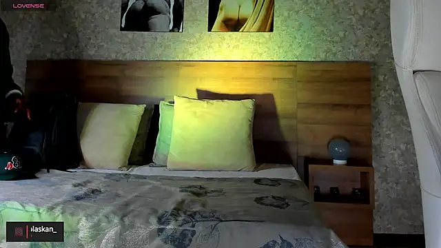 nicolaskan online show from December 2024 10:58:02 AM