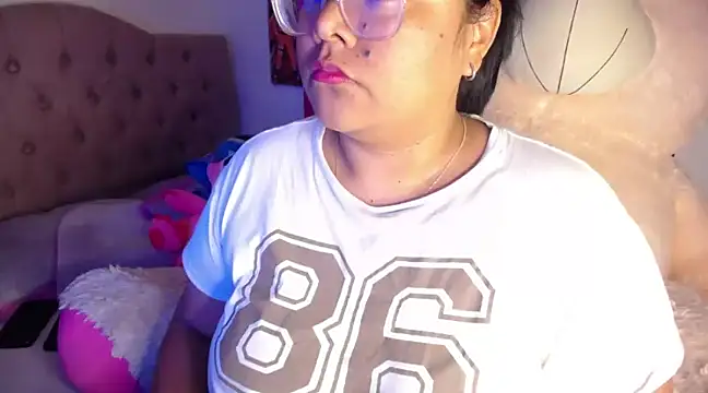 Snapshot of KittyHot20 chatting on February 2025 01:05:01 AM KittyHot20 online show from February 2025 01:05:01 AM