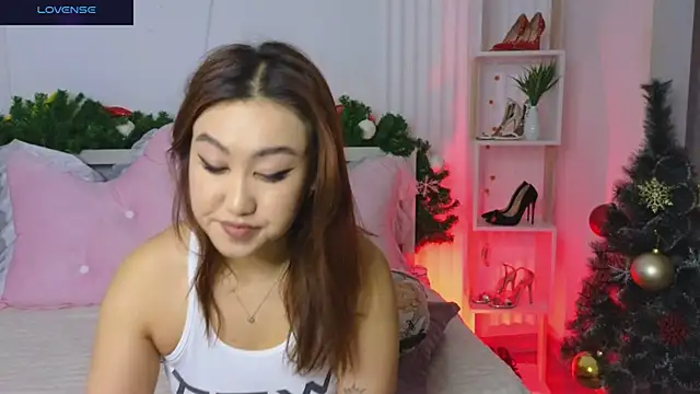 Snapshot of Diana_Moon_ chatting on December 2024 08:47:01 PM Diana Moon online show from December 2024 08:47:01 PM