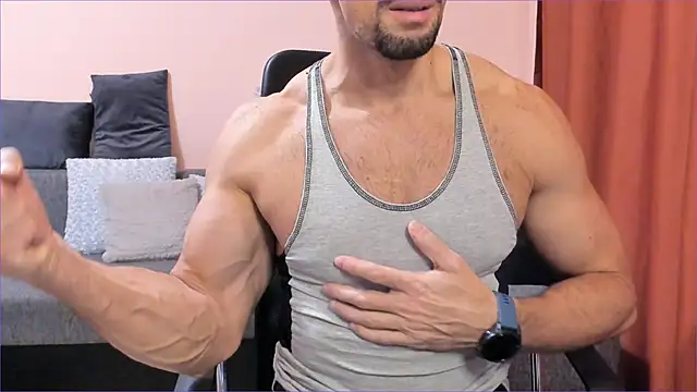HotHunkTrainer online show from December 2024 04:31:01 PM