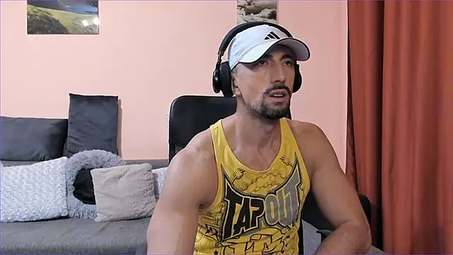 HotHunkTrainer online show from December 2024 12:45:02 PM