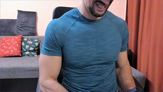 HotHunkTrainer online show from December 2024 12:33:01 PM