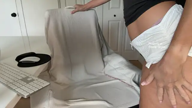 Emma-Skyee online show from June 2026 01:02:01 PM