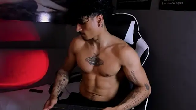 Thomas Fit1 online show from April 2026 07:37:01 PM