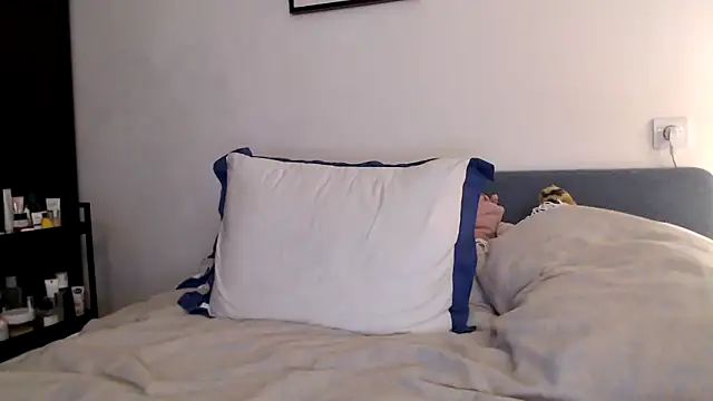 Scarlettford online show from April 2026 03:49:02 PM