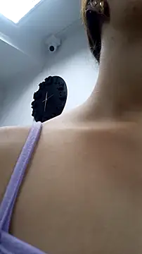 AnthonelaDuque online show from November 2025 11:33:01 AM