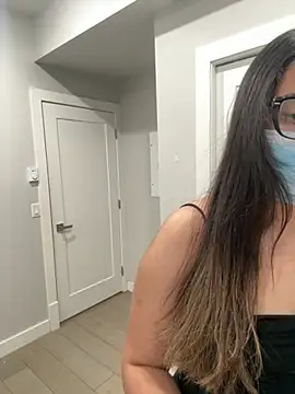 jAsMinE678 online show from April 2026 05:18:01 PM