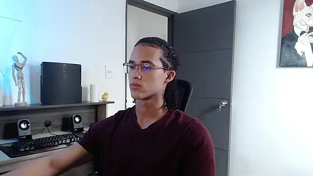 alejo x3 online show from February 2025 07:53:01 PM