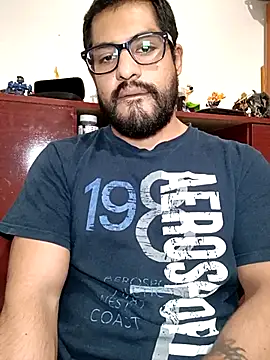 Snapshot of HombreS3n chatting on March 2025 02:43:02 AM HombreS3n online show from March 2025 02:43:02 AM