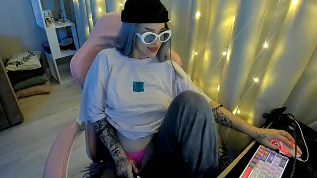 Ledy WWWII online show from January 2025 04:41:01 PM