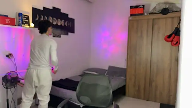 Kisan Smith online show from November 2025 12:22:01 AM