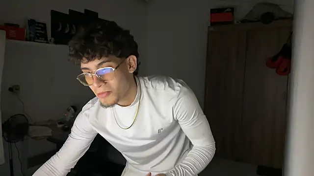 Kisan Smith online show from November 2025 01:37:01 AM