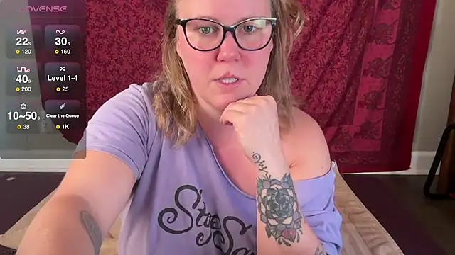 GlitterKitty108 online show from November 2025 02:19:01 PM