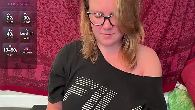 Snapshot of GlitterKitty108 chatting on July 2026 03:41:02 PM GlitterKitty108 online show from July 2026 03:41:02 PM