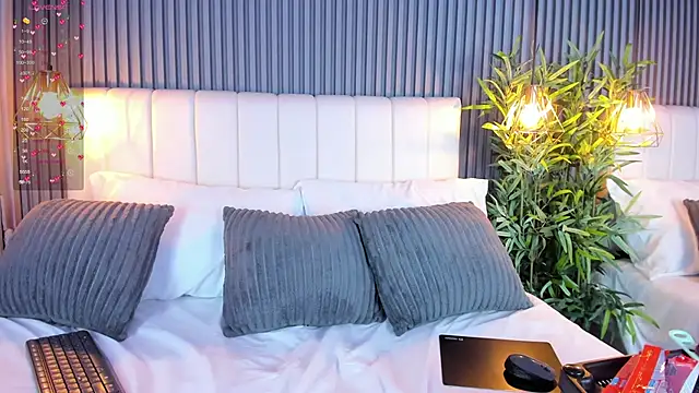 Snapshot of EmmilyCollson chatting on September 2025 12:21:02 PM EmmilyCollson online show from September 2025 12:21:02 PM