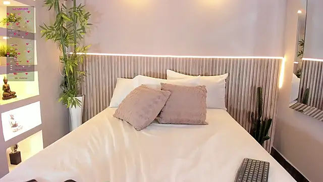 Snapshot of EmmilyCollson chatting on October 2025 12:48:02 PM EmmilyCollson online show from October 2025 12:48:02 PM