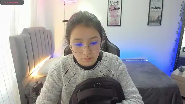 Amy joones online show from January 2025 01:29:01 PM