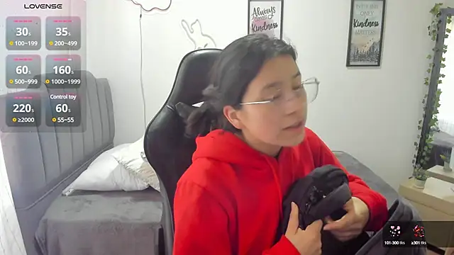 Amy joones online show from January 2025 01:00:01 PM