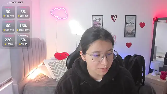 Amy joones online show from February 2025 01:33:01 PM