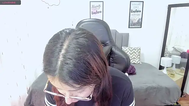 Amy joones online show from September 2025 11:56:01 AM