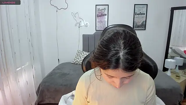 Amy joones online show from September 2025 11:57:01 AM