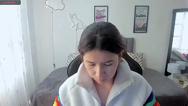 Amy joones online show from September 2025 11:47:02 AM