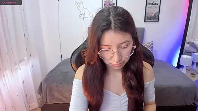 Amy joones online show from October 2025 12:14:01 PM