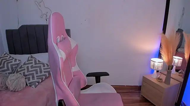 Amy joones online show from April 2026 11:24:01 AM