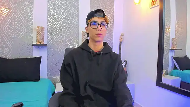 Snapshot of Nikolay_Gregori chatting on December 2024 04:33:02 AM Nikolay Gregori online show from December 2024 04:33:02 AM