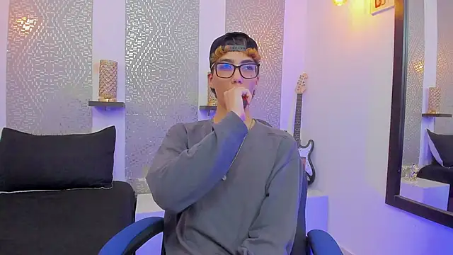 Snapshot of Nikolay_Gregori chatting on January 2025 07:06:01 AM Nikolay Gregori online show from January 2025 07:06:01 AM