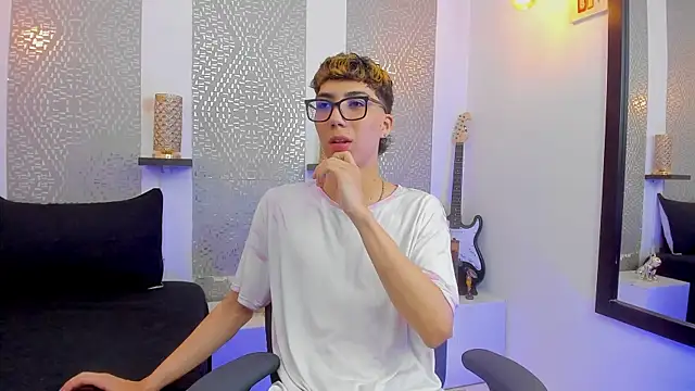 Snapshot of Nikolay_Gregori chatting on January 2025 04:04:01 AM Nikolay Gregori online show from January 2025 04:04:01 AM