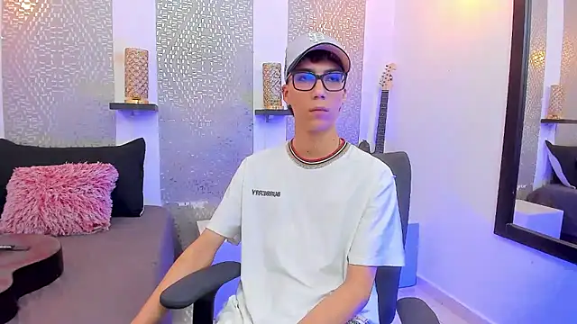 Snapshot of Nikolay_Gregori chatting on January 2025 07:15:01 AM Nikolay Gregori online show from January 2025 07:15:01 AM