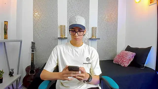 Snapshot of Nikolay_Gregori chatting on February 2025 04:31:01 AM Nikolay Gregori online show from February 2025 04:31:01 AM