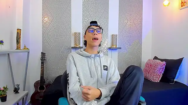 Snapshot of Nikolay_Gregori chatting on February 2025 04:09:02 AM Nikolay Gregori online show from February 2025 04:09:02 AM