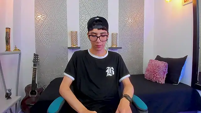 Snapshot of Nikolay_Gregori chatting on February 2025 07:21:01 AM Nikolay Gregori online show from February 2025 07:21:01 AM