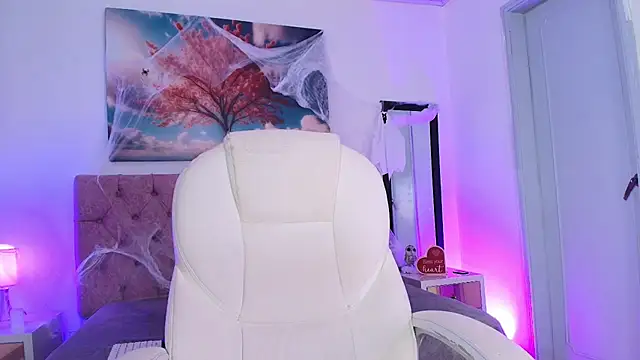 Julianaa Castro  online show from October 2025 11:42:01 AM