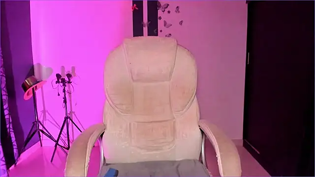 Snapshot of CandyLatinHott chatting on October 2025 09:14:01 PM CandyLatinHott online show from October 2025 09:14:01 PM