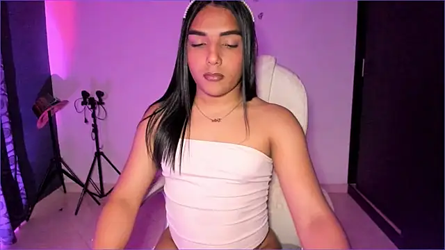 Snapshot of CandyLatinHott chatting on October 2025 11:16:01 PM CandyLatinHott online show from October 2025 11:16:01 PM